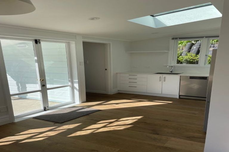 Photo of property in 2 Glenbervie Terrace, Thorndon, Wellington, 6011