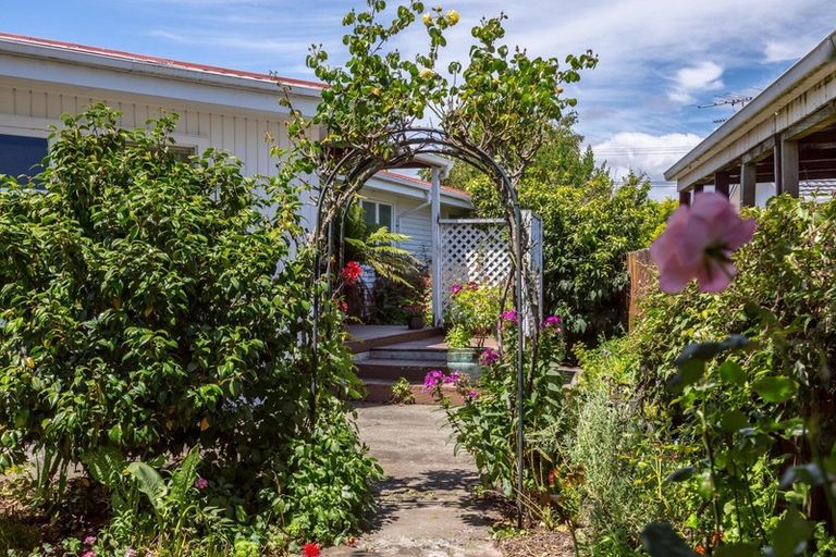 Photo of property in 12 Taverner Street, Carterton, 5713