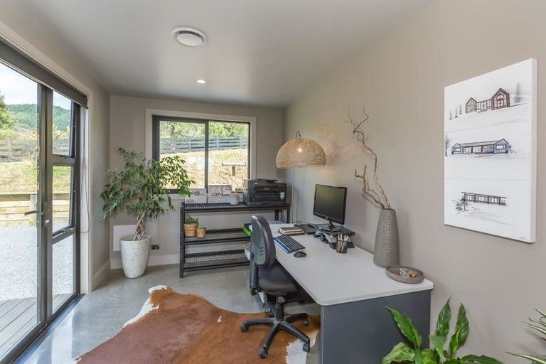 Photo of property in 157 Manakau Heights Drive, Manakau, Levin, 5573