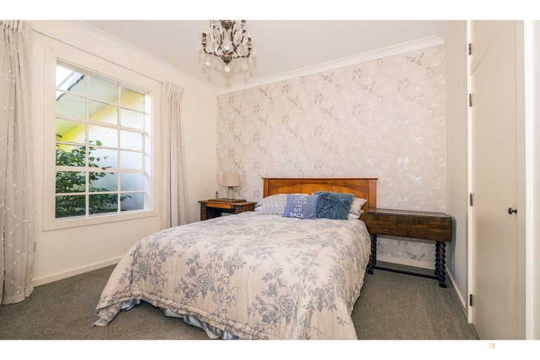Photo of property in 72 Timaru Road, Waimate, 7924