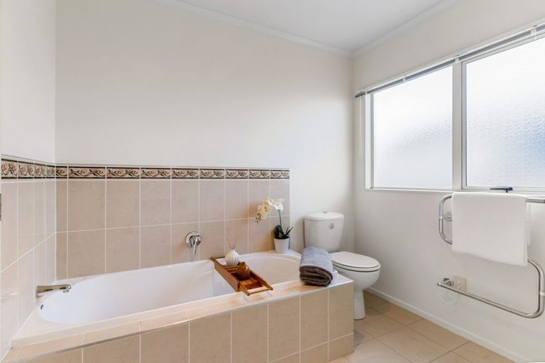 Photo of property in 81a Meadowland Drive, Somerville, Auckland, 2014