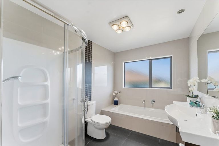 Photo of property in 7 Andy Crescent, Flat Bush, Auckland, 2016