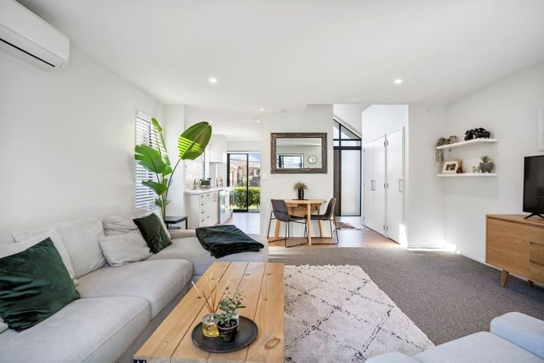 Photo of property in 7 Parachute Crescent, Papakura, 2110