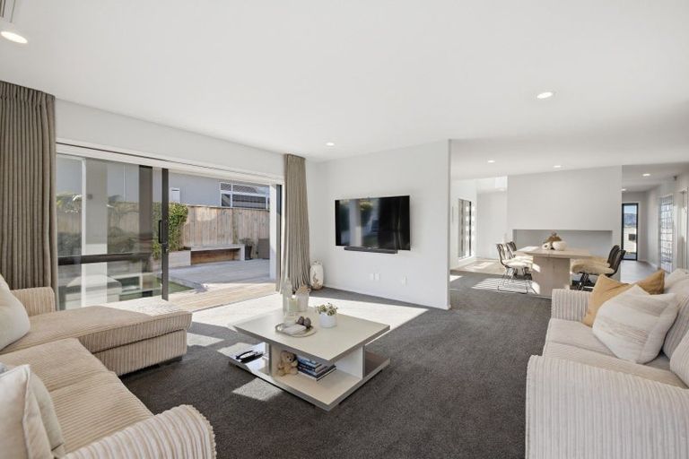 Photo of property in 253 Devonport Road, Tauranga, 3110