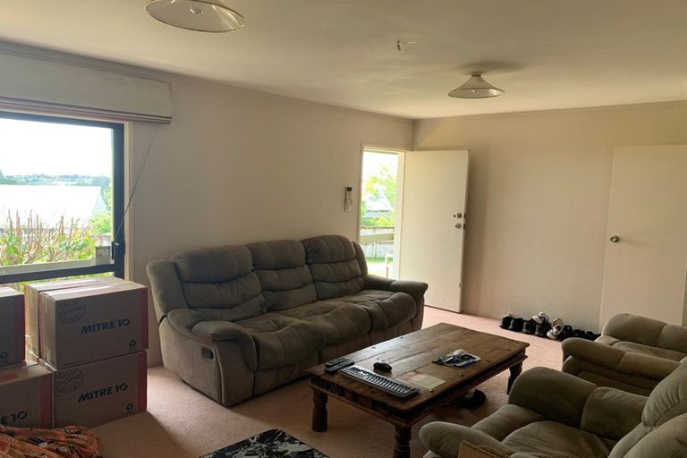 Photo of property in 28 Orton Street, Glenfield, Auckland, 0627