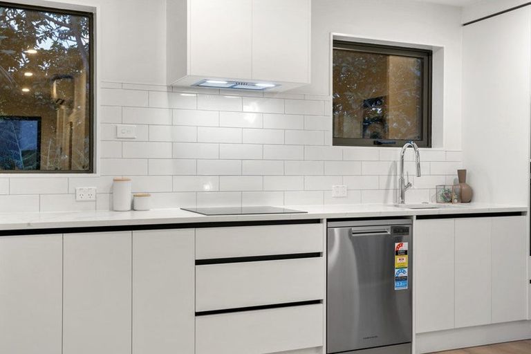 Photo of property in 6/1088 Beach Road, Torbay, Auckland, 0630