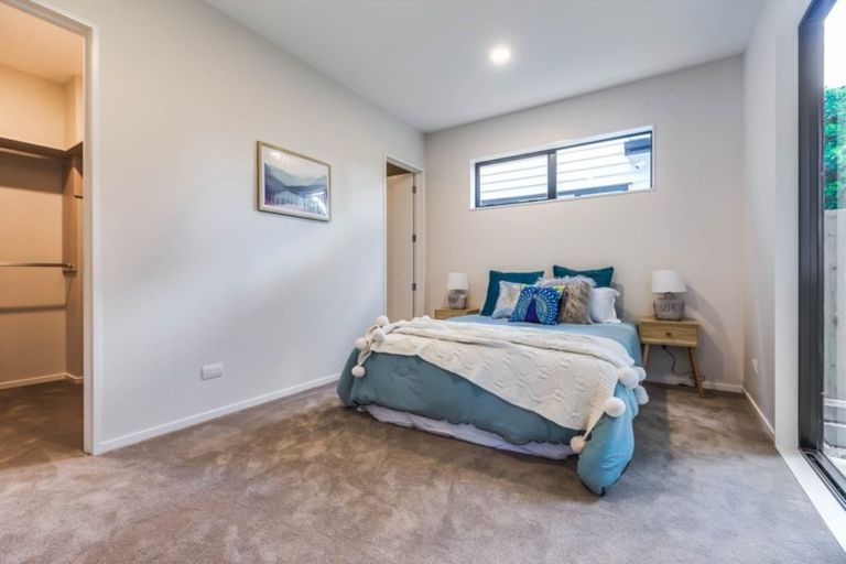 Photo of property in 1 Ti Kouka Place, Te Atatu Peninsula, Auckland, 0610