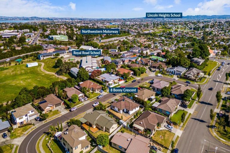 Photo of property in 8 Bonny Crescent, Massey, Auckland, 0614