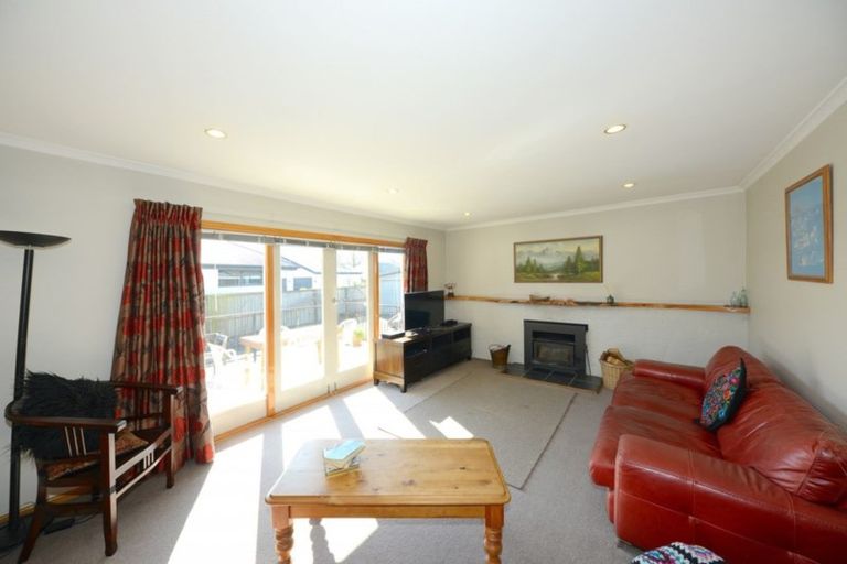 Photo of property in 334 Memorial Avenue, Burnside, Christchurch, 8053