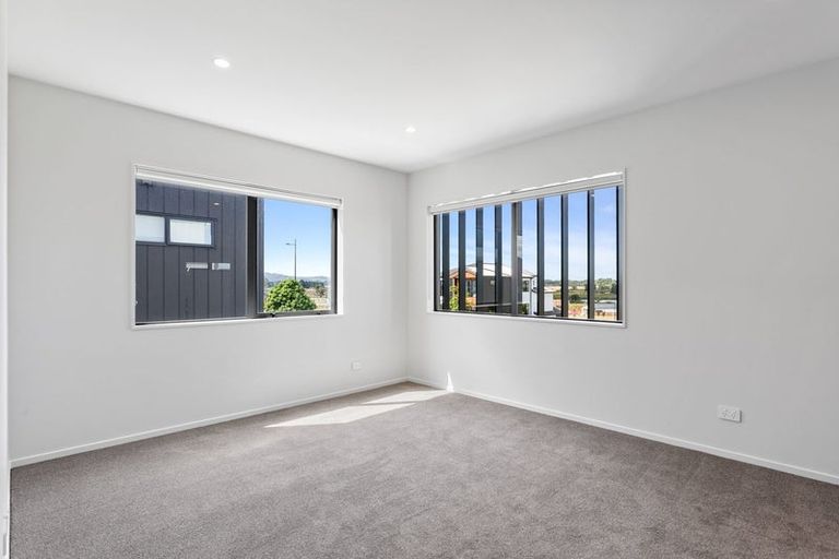 Photo of property in 31 Parkmore Drive, Rosehill, Papakura, 2113