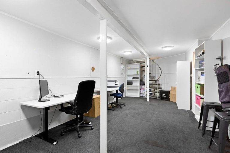 Photo of property in 5 Humphrey Kemp Avenue, Henderson, Auckland, 0612