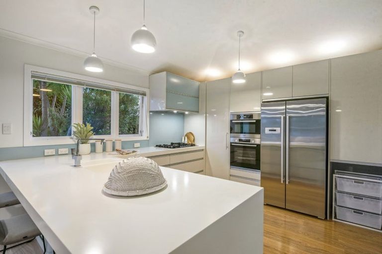 Photo of property in 22 Eversleigh Road, Belmont, Auckland, 0622