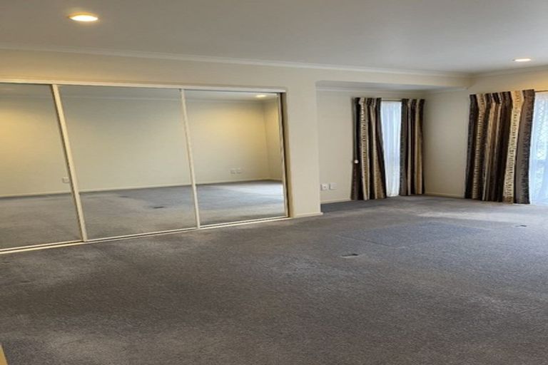 Photo of property in 5 Breenagh Place, Massey, Auckland, 0614