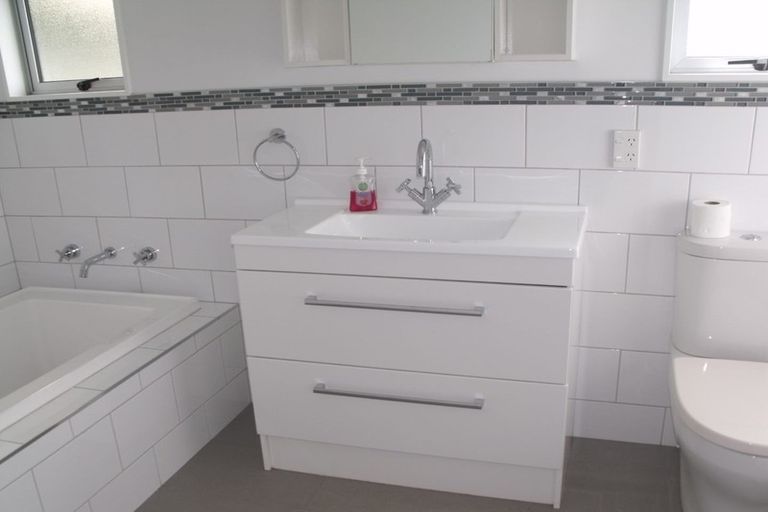 Photo of property in 9 Kaweka Place, Havelock North, 4130