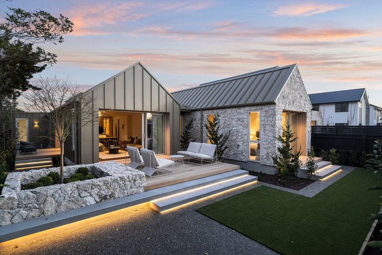 Photo of property in 2/183 Weston Road, St Albans, Christchurch, 8052
