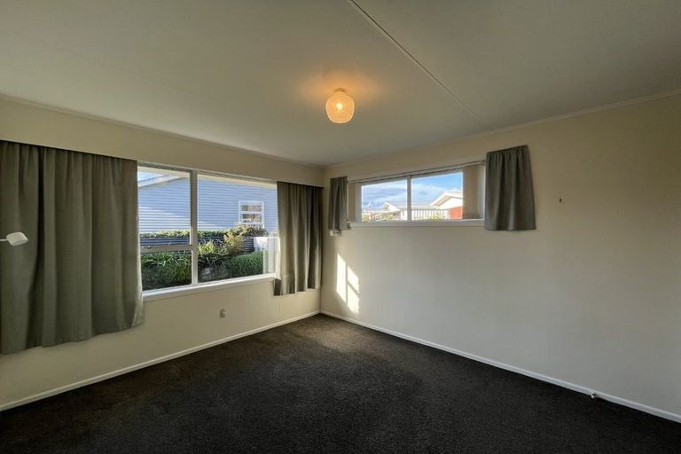 Photo of property in 1 Evelyn Place, Welbourn, New Plymouth, 4310