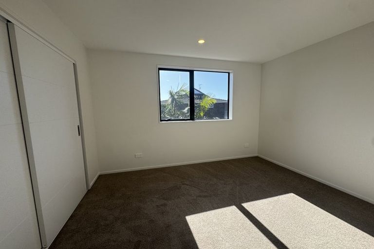 Photo of property in 11 Pipitea Place, Massey, Auckland, 0614
