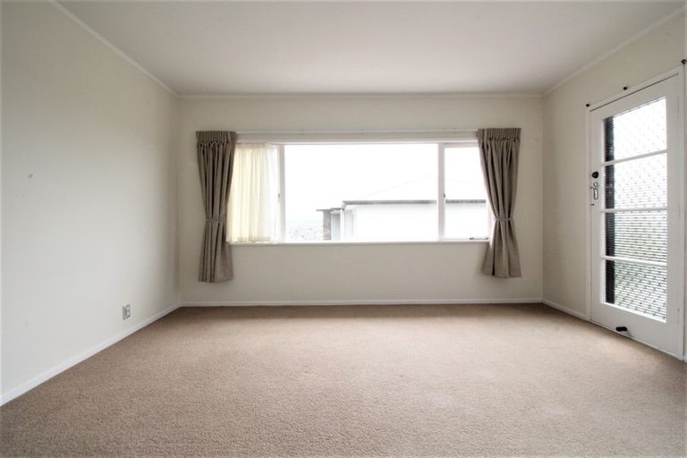 Photo of property in 519a East Coast Road, Murrays Bay, Auckland, 0630