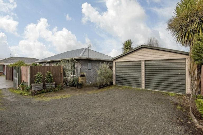Photo of property in 2/24a Croziers Road, St Albans, Christchurch, 8052