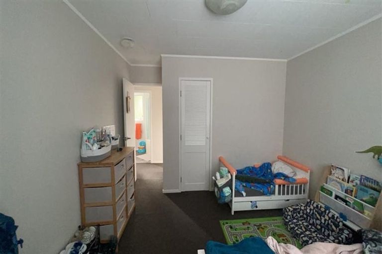 Photo of property in 4 Pahi Place, West Harbour, Auckland, 0618