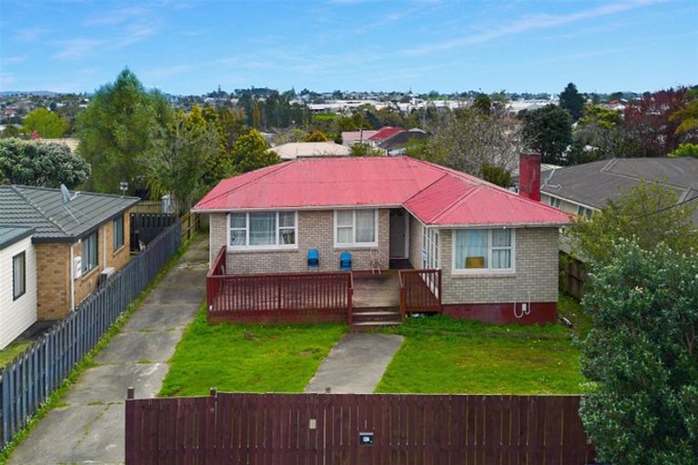 Photo of property in 97 Cobham Crescent, Kelston, Auckland, 0602