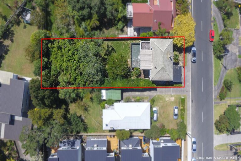 Photo of property in 35 Matipo Road, Mairangi Bay, Auckland, 0630