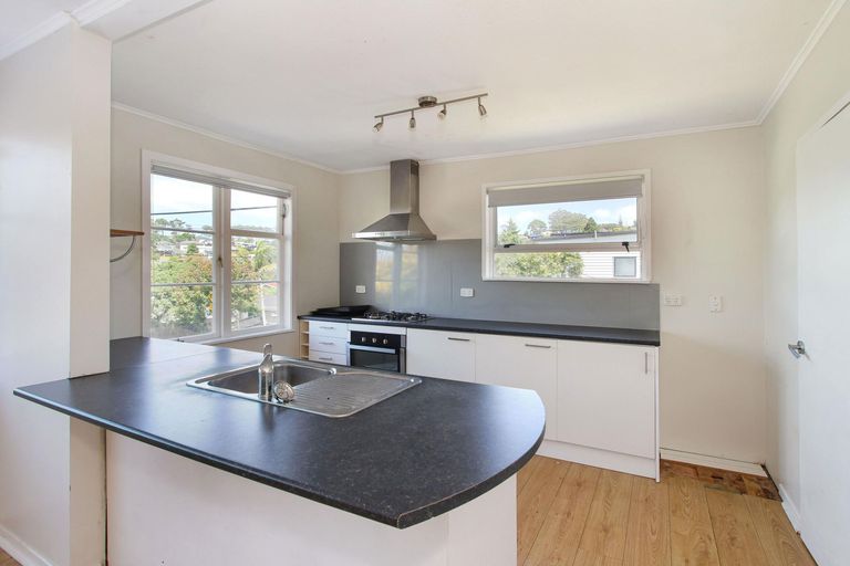 Photo of property in 35 Matipo Road, Mairangi Bay, Auckland, 0630