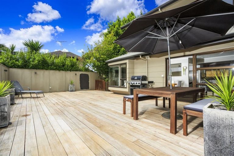 Photo of property in 3/82 Parr Terrace, Castor Bay, Auckland, 0620