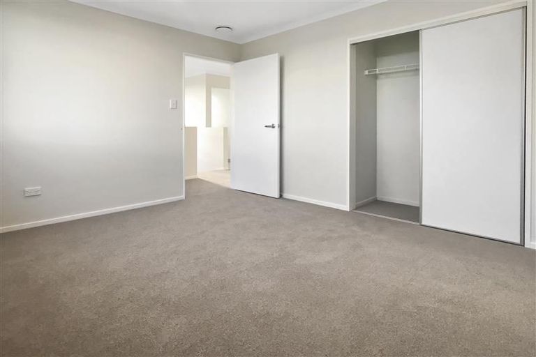 Photo of property in 28 Soaring Bird Drive, Takanini, 2112