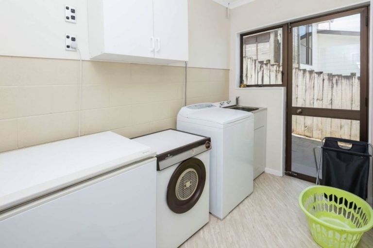 Photo of property in 26a Howe Street, Howick, Auckland, 2014