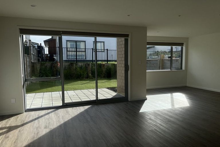 Photo of property in 1 Gunn Way, Hobsonville, Auckland, 0616