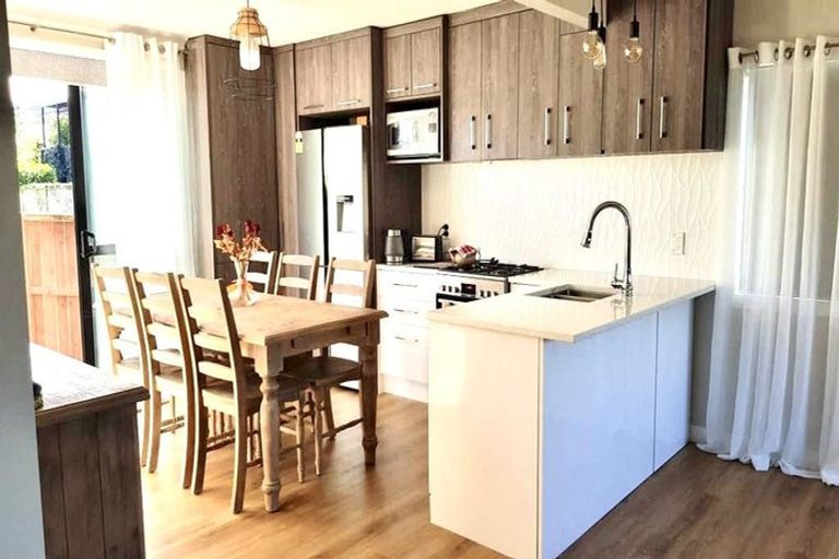 Photo of property in 1/78 Sunnynook Road, Sunnynook, Auckland, 0620