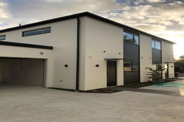 Photo of property in 2/57 Woodville Street, Edgeware, Christchurch, 8013