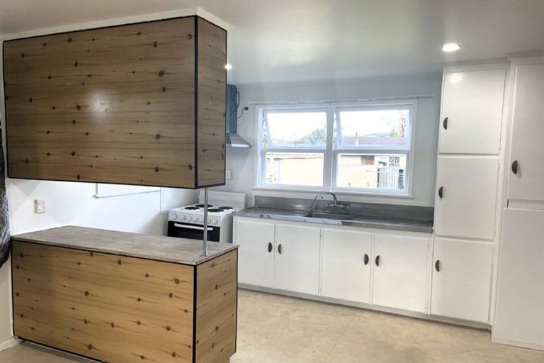 Photo of property in 27 Universal Drive, Henderson, Auckland, 0610