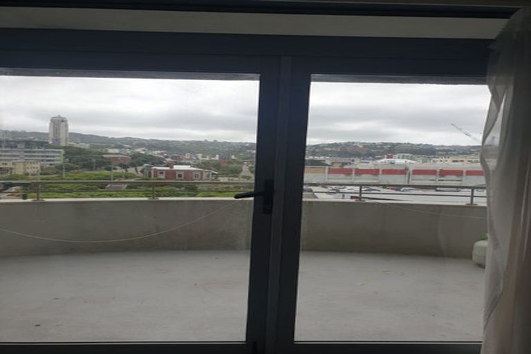 Photo of property in Grandstand Apartments, 11/80 Kent Terrace, Mount Victoria, Wellington, 6011