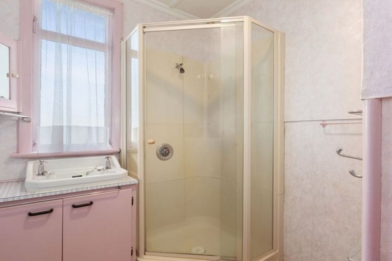 Photo of property in 172 Kaikorai Valley Road, Bradford, Dunedin, 9011