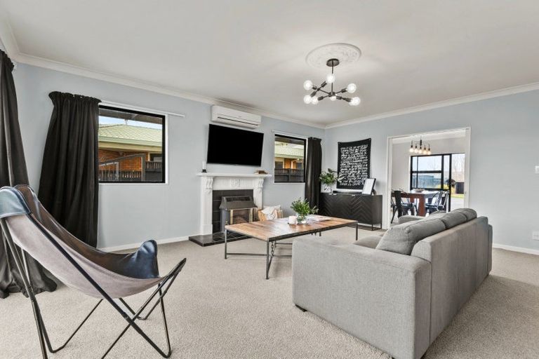 Photo of property in 41 Royal Oak Drive, Kelvin Grove, Palmerston North, 4414