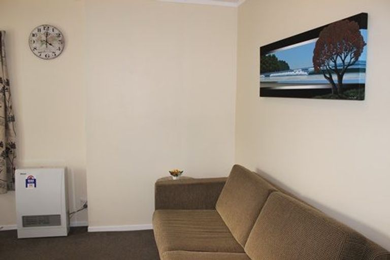 Photo of property in 1/179 Carlisle Road, Northcross, Auckland, 0632