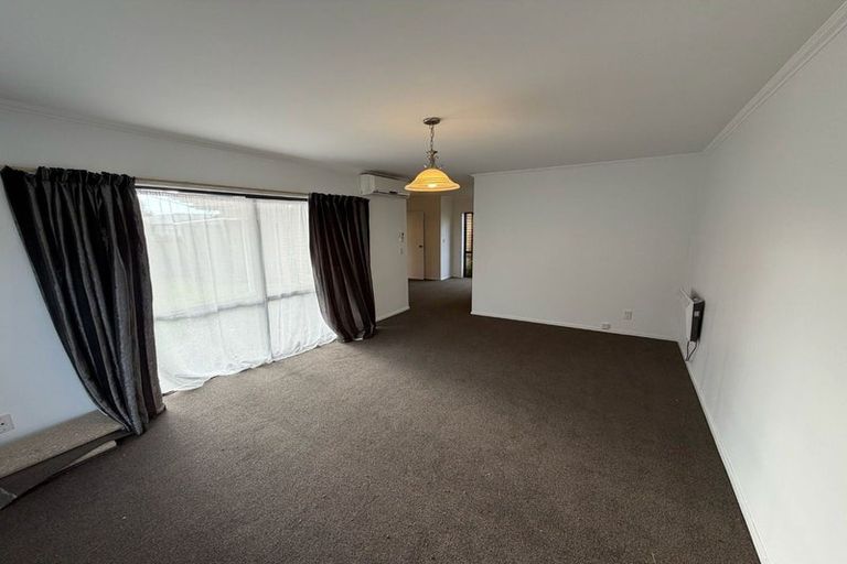 Photo of property in 1 Merville Avenue, Te Atatu South, Auckland, 0610
