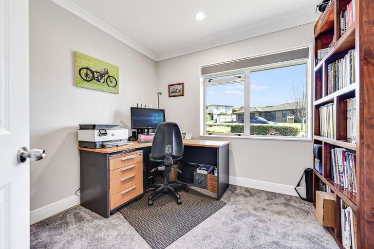 Photo of property in 21 Highgrove Drive, Grandview Heights, Hamilton, 3200