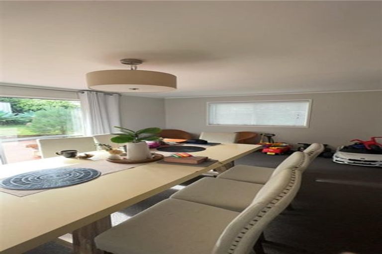 Photo of property in 4 Pahi Place, West Harbour, Auckland, 0618