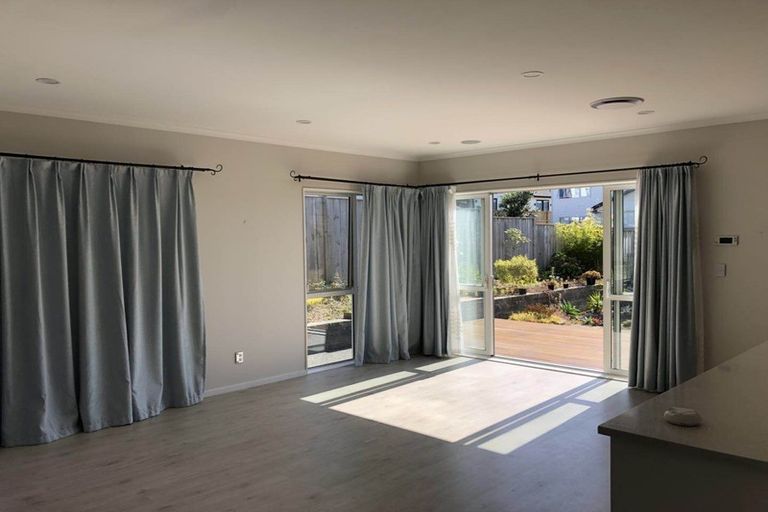 Photo of property in 3 Ascension Crescent, Orewa, 0931