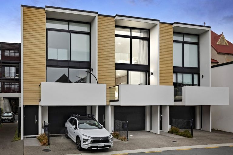 Photo of property in 15 Jean Caldwell Way, Island Bay, Wellington, 6023