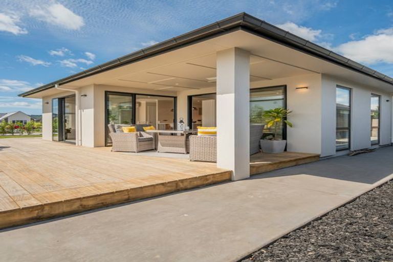 Photo of property in 16 Awatea Drive, Whitianga, 3510