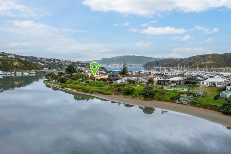 Photo of property in 12 Mana Esplanade, Paremata, Porirua, 5026