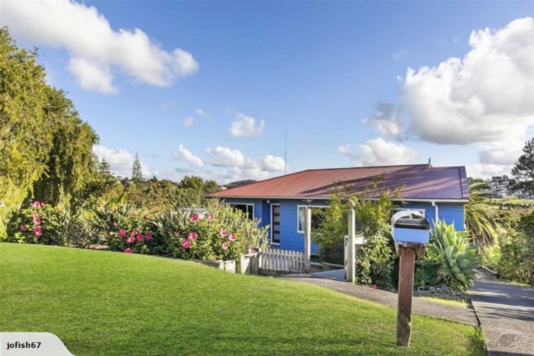 Photo of property in 28 Moffat Road, Red Beach, 0932