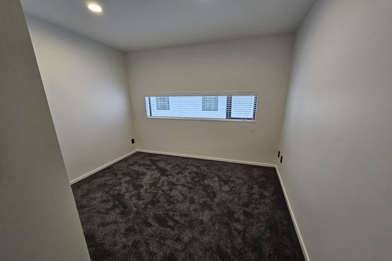 Photo of property in 2a Embling Place, Eastern Beach, Auckland, 2012