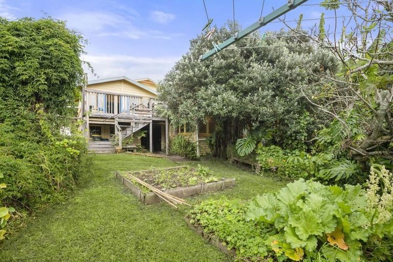 Photo of property in 56 Aramoana Avenue, Devonport, Auckland, 0624