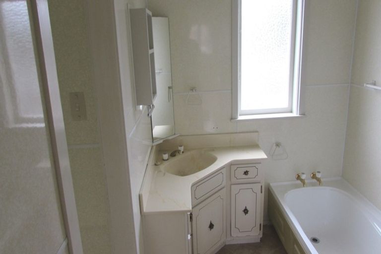 Photo of property in 58 Alberta Street, Point Chevalier, Auckland, 1022