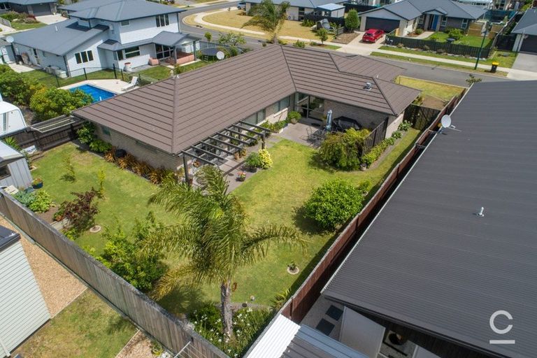 Photo of property in 25 Raiha Street, Papamoa Beach, Papamoa, 3118